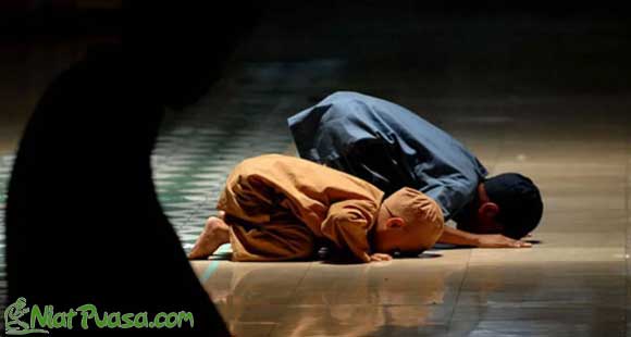 Niat Sholat Tarawih Beserta Witir Secara Lengkap